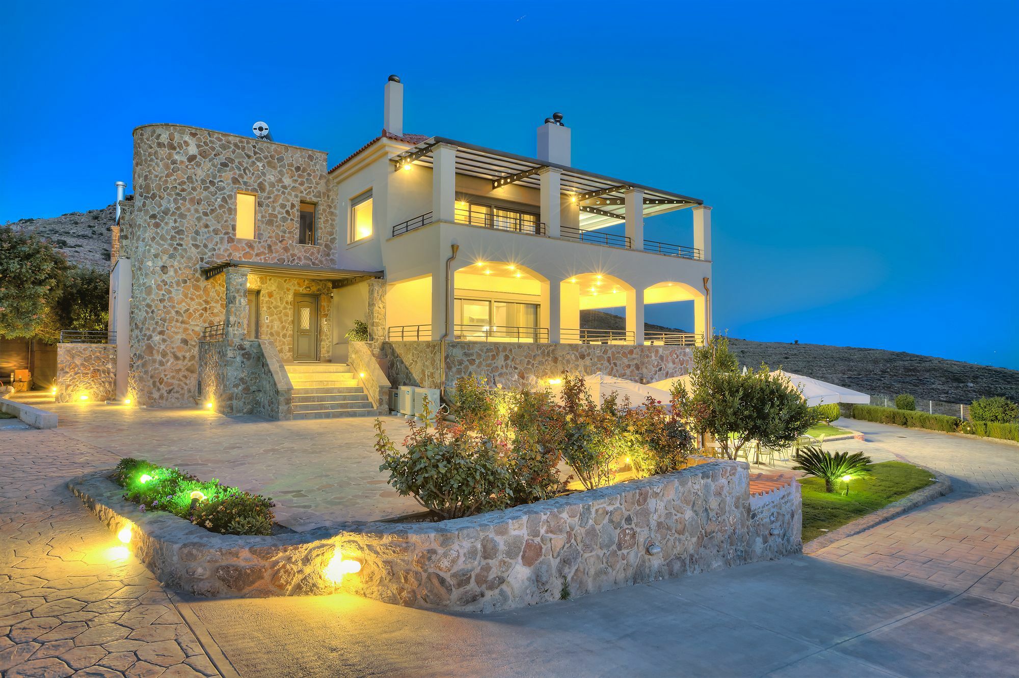 Marini Luxury Apartments And Suites Aegina Экстерьер фото